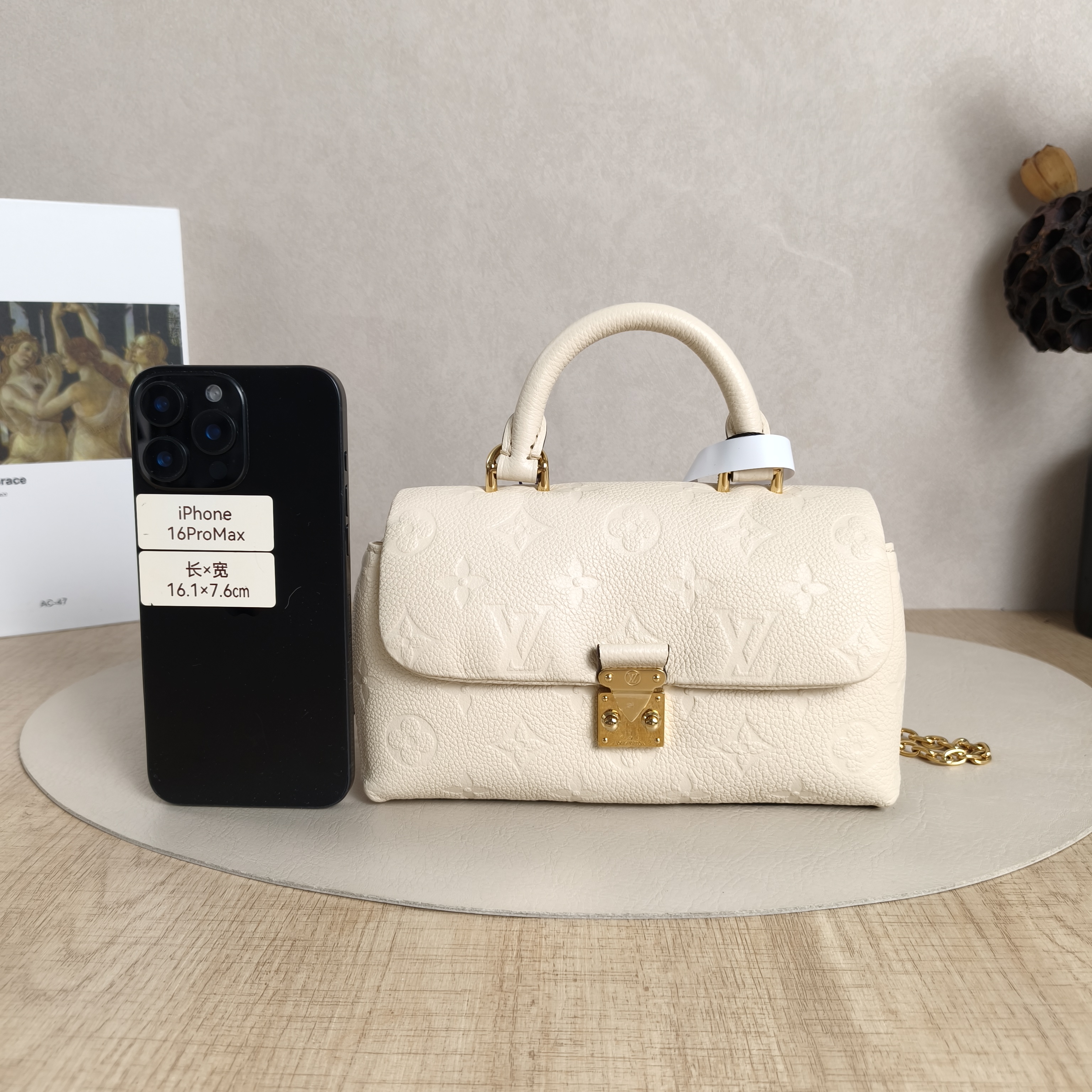Louis Vuitton Crossbody Bag MADELEINE White Empreinte Embossed Calfskin21 × 6 × 12.5 cm — cover view 4 of 11