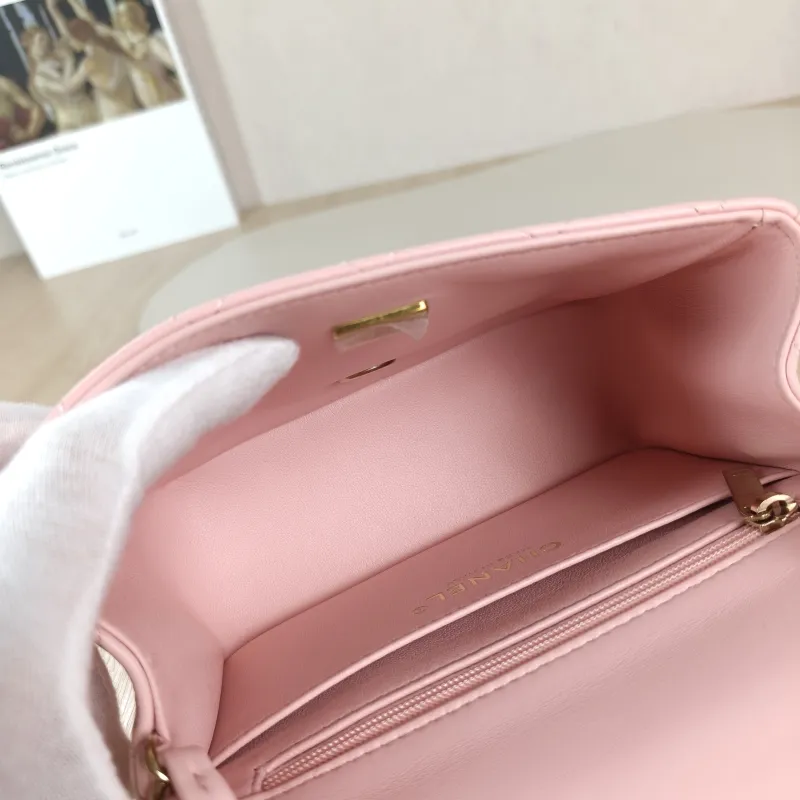 Chanel Crossbody Bag Edition Pink Lambskin 16.5 × 8 × 12.5 cm — detail view 10 of 12