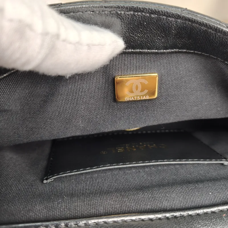 Chanel Crossbody Bag24b Black Lambskin One Size21 × 5 × 15 cm — detail view 8 of 13