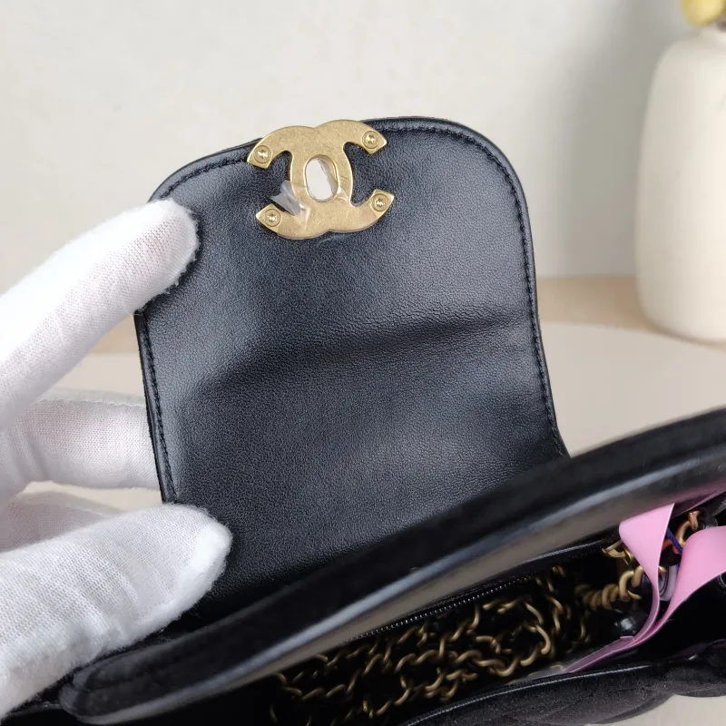 Chanel Crossbody Bag Kelly Black Velvetmini19 × 7 × 13 cm — detail view 12 of 13