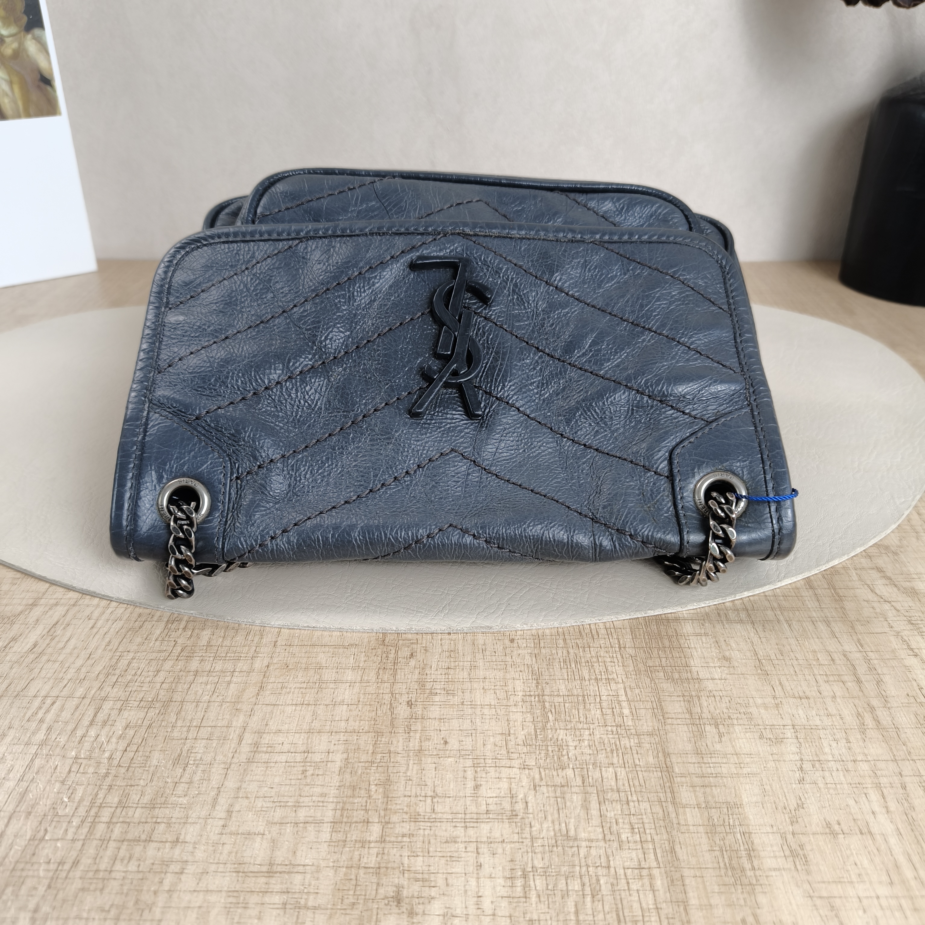 SAINT LAURENT Crossbody Bag Niki Grey Waxed Leather Calfskin Small21 × 7.5 × 16 cm — cover view 3 of 10