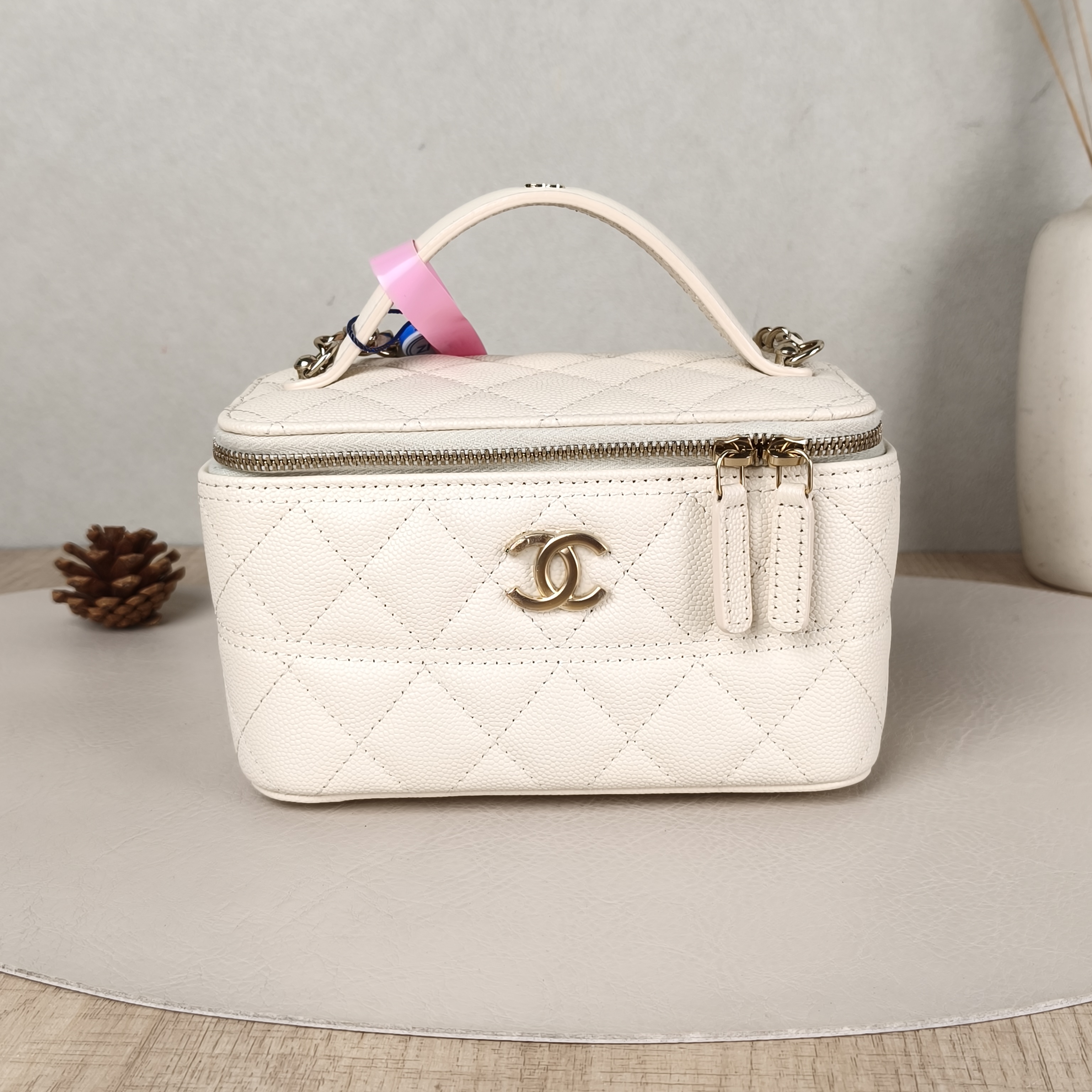 Chanel Crossbody Bag Edition White Grained Calfskin One Size17 × 8 × 9.5 cm