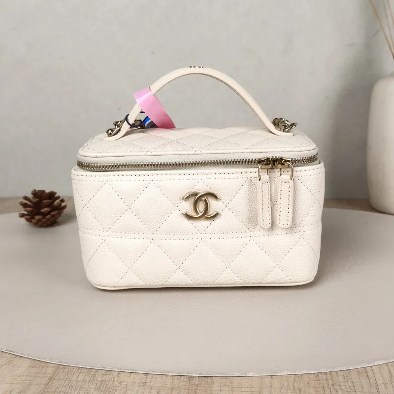 Chanel Crossbody Bag Edition White Grained Calfskin One Size17 × 8 × 9.5 cm