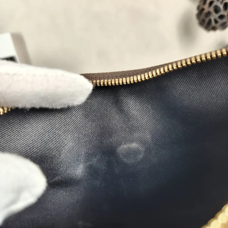 Louis Vuitton Crossbody Bag ODEON Monogram PVC Small 24 × 8 × 22 cm — detail view 2 of 14