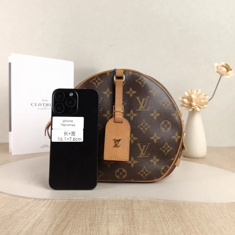 Louis Vuitton Crossbody Bag BOITE CHAPEAU SOUPLE Monogram PVC Large20 × 8 × 22.5 cm — cover view 2 of 5