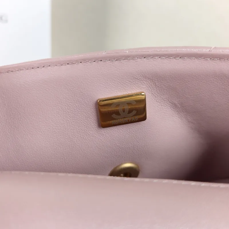 Chanel Crossbody Bag Pearl Lambskin One Size19.5 × 7.5 × 14.5 cm — detail view 7 of 14