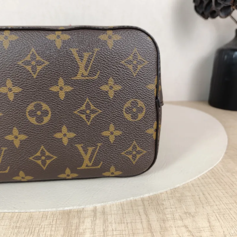 Louis Vuitton Crossbody Bag NÉONOÉ Bucket Bag BB Monogram PVC BB 20 × 13 × 20 cm — detail view 9 of 11