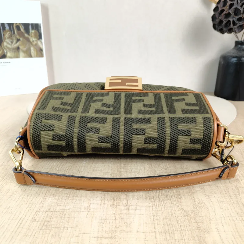 FENDI Crossbody Bag Baguette Baguette Bag Green Canvas Medium27 × 6 × 15 cm — detail view 13 of 13