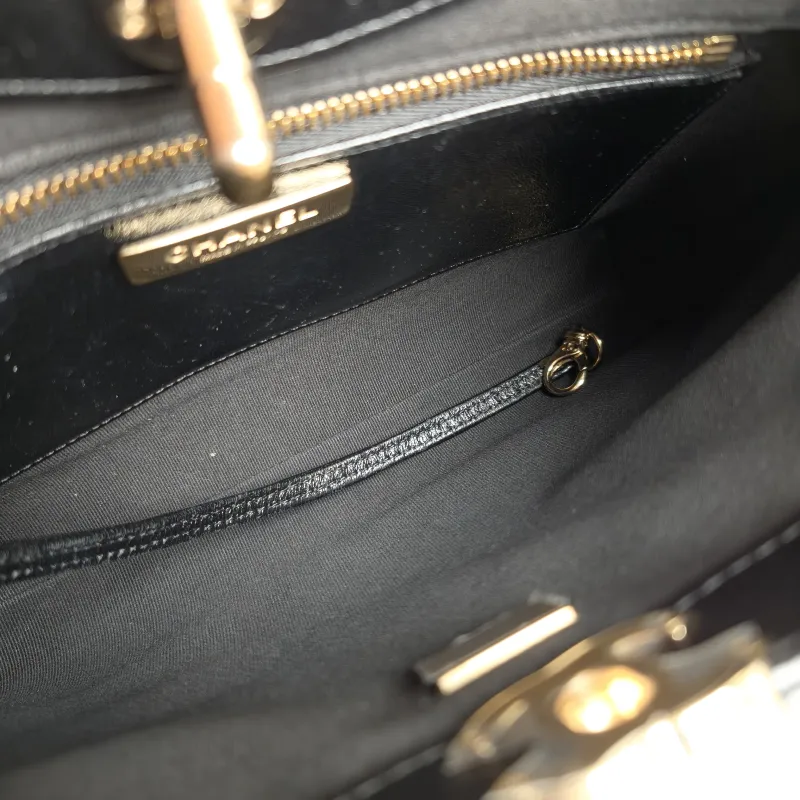 Chanel Crossbody Bag 31Bag Black Waxed Leather Mini 23 × 5.5 × 22 cm — detail view 7 of 12