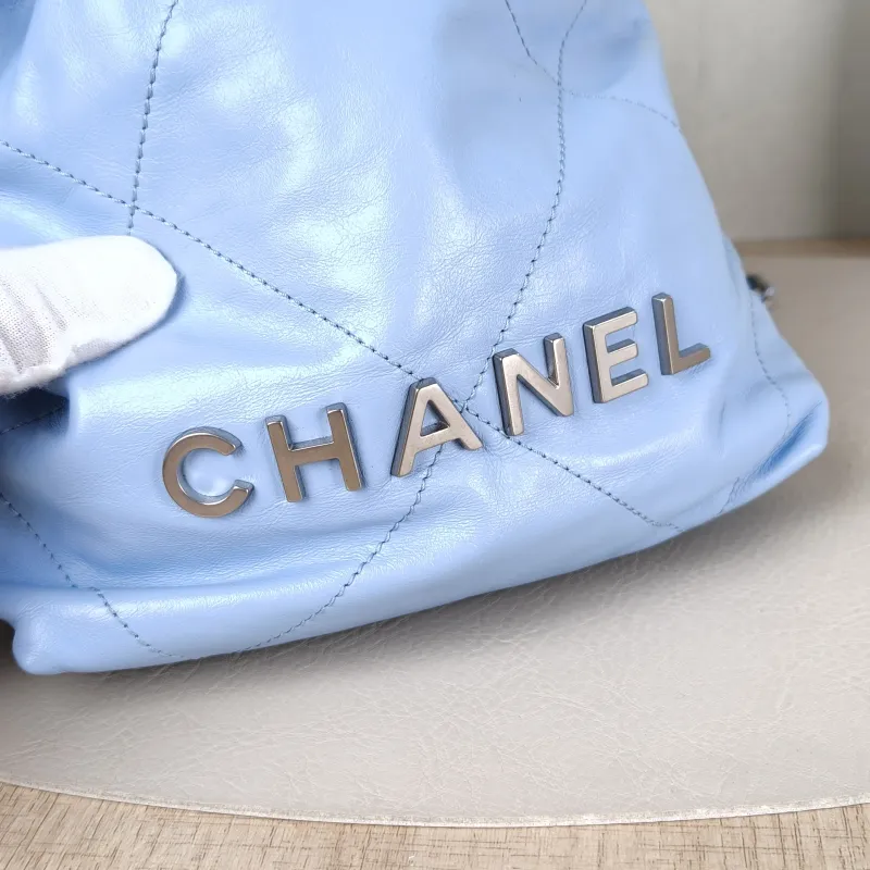 Chanel Shoulder Bag22Bag Blue CC alfskinmini20 × 6 × 19 cm — detail view 2 of 11