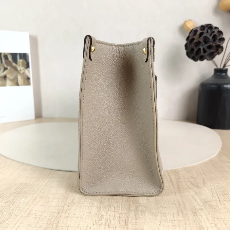 Louis Vuitton Shoulder Bag Onthego · White Empreinte Embossed Calfskin Small25 × 11.5 × 19 cm — detail view 5 of 12