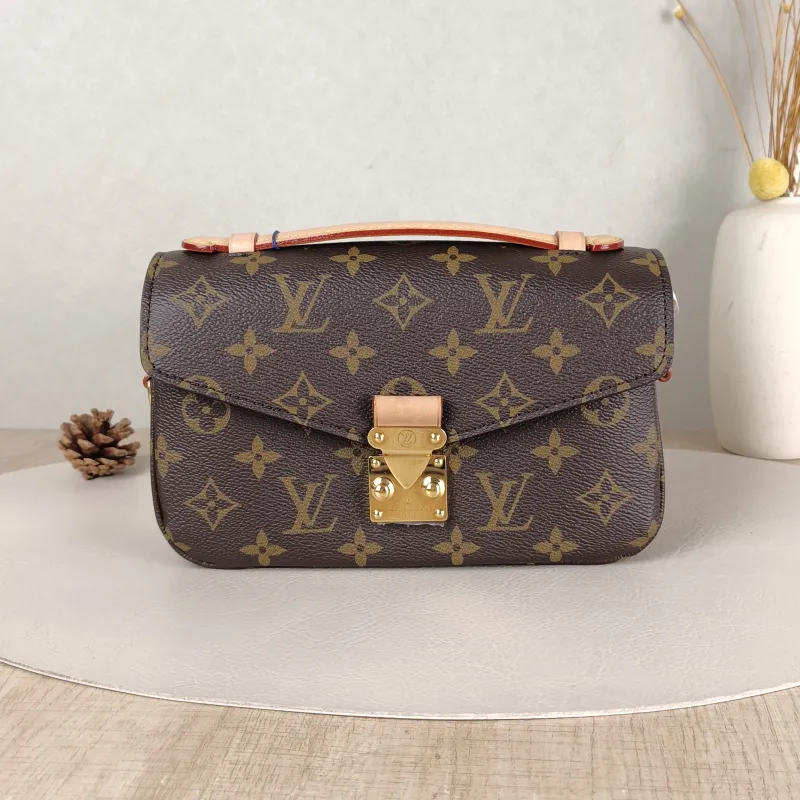 Louis Vuitton Crossbody Bag Pochette Métis East West Monogram PVC Small21.5 × 6 × 13.5 cm