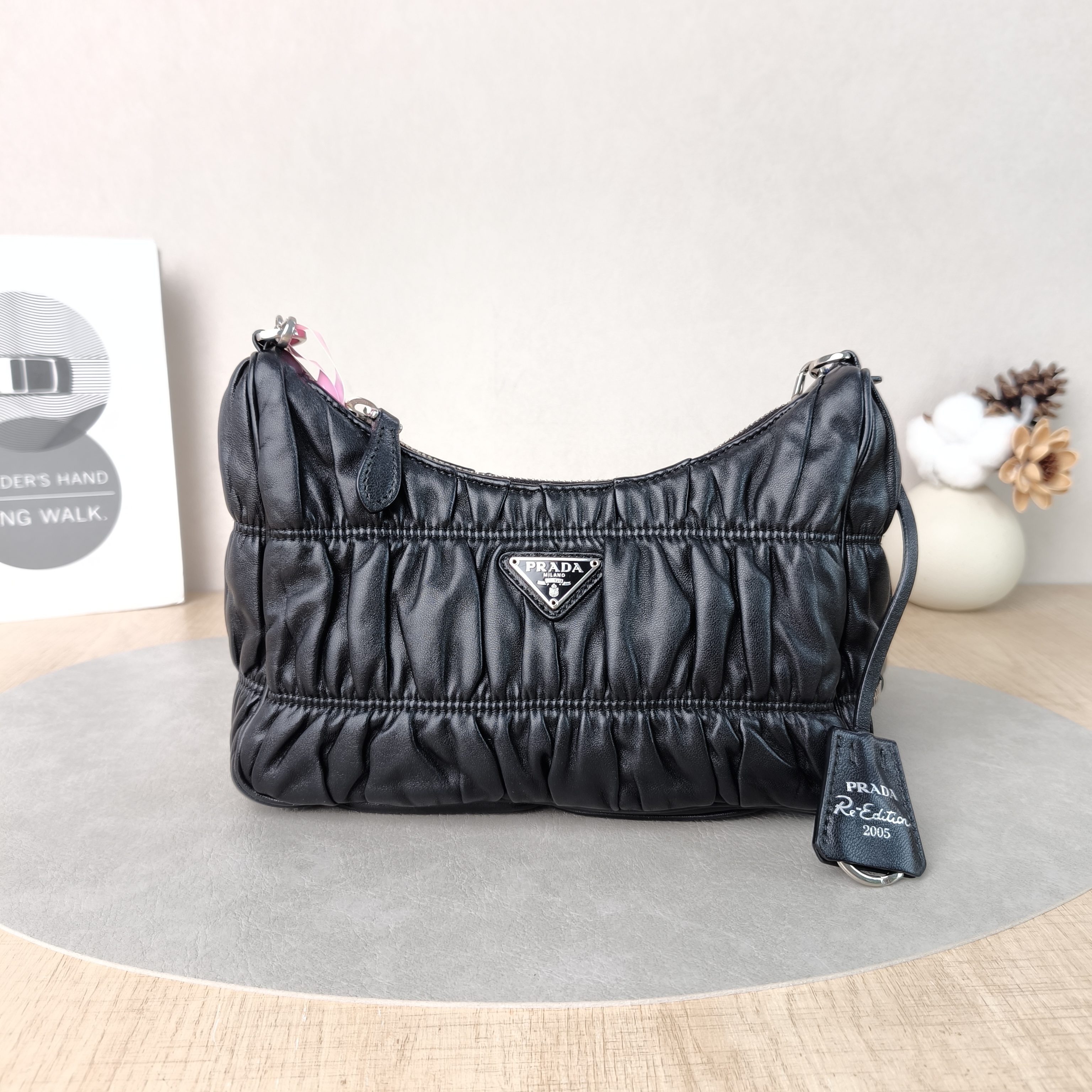 PRADA Crossbody Bag Re-Edition 2005 Hobo Edition Black Lambskin mini22 × 6 × 18 cm