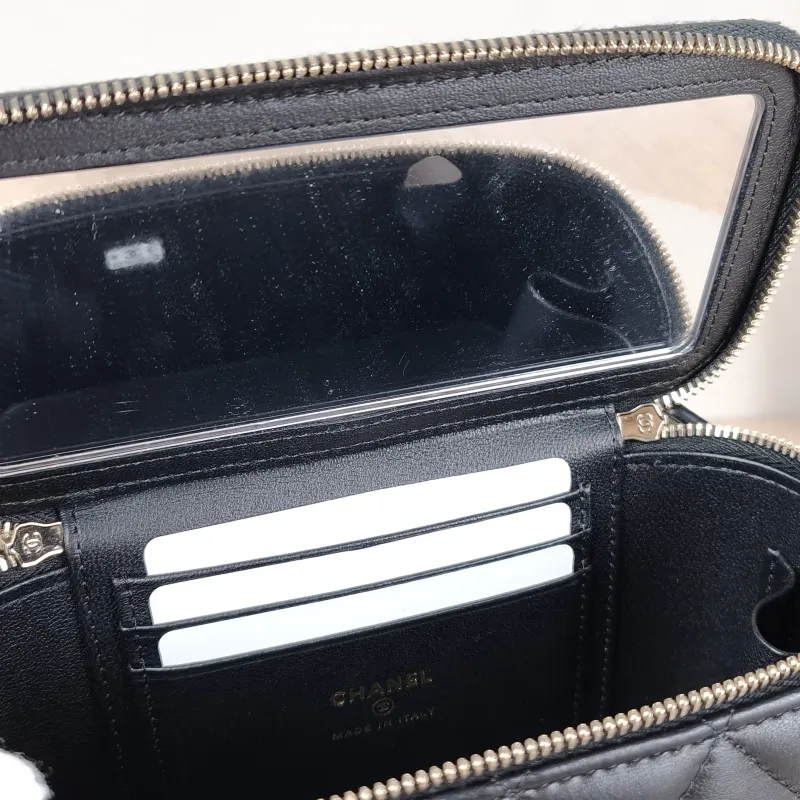 Chanel Crossbody Bag Black Lambskin One Size 16 × 8 × 9.5 cm — detail view 3 of 14