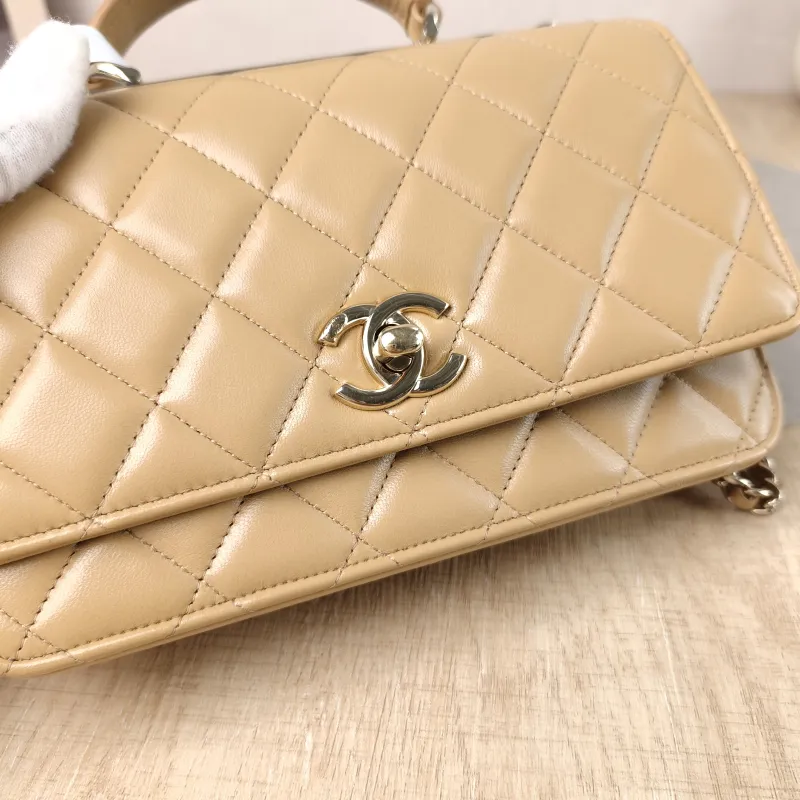 Chanel Crossbody Bag trendy cc woc Taupe Lambskin One Size 19.2 × 3.5 × 12.3 cm — detail view 6 of 13