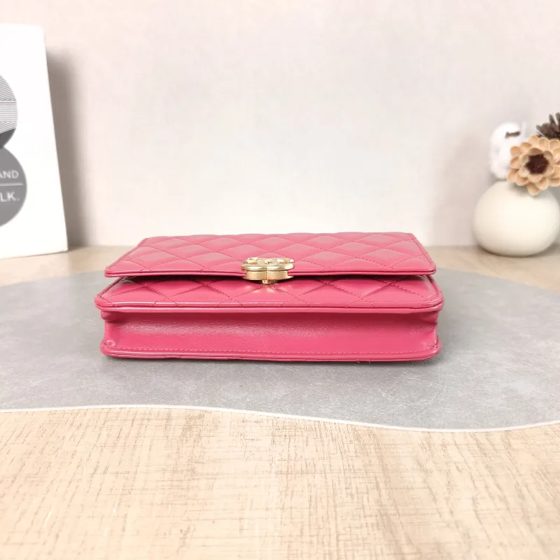 Chanel Crossbody Bag woc Red Calfskin One Size 19.2 × 3.5 × 12.3 cm — cover view 4 of 5