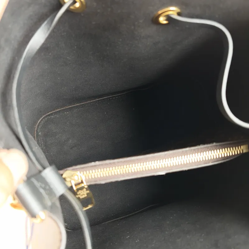 Louis Vuitton Shoulder Bag NÉONOÉ Bucket Bag Black PVC Medium 26 × 17.5 × 26 cm — detail view 4 of 10