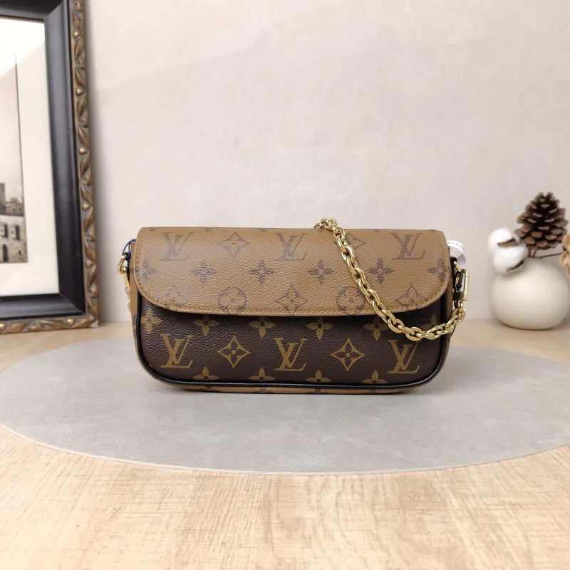 Louis Vuitton Crossbody Bag IVY Monogram PVC Small23.5 × 4.3 × 12 cm