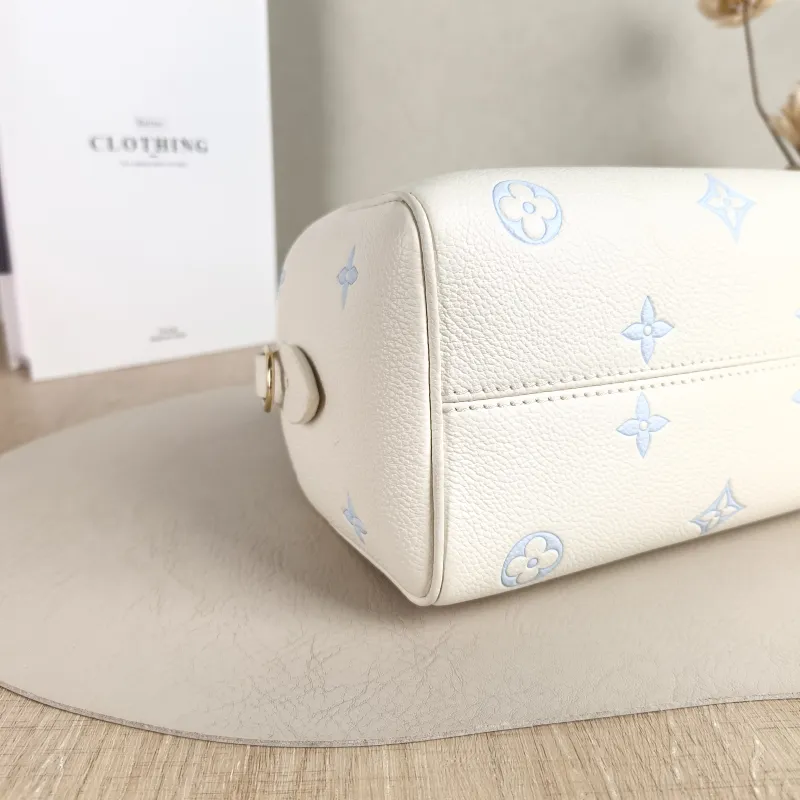 Louis Vuitton Crossbody Bag Speedy20 White · Blue Calfskin One Size 20.5 × 12 × 13.5 cm — detail view 2 of 12