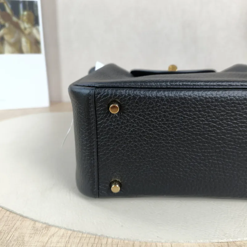 Hermès Crossbody Bag Lindy Mini 1989Black TC Calfskinmini19 × 9.5 × 13 cm — detail view 10 of 11