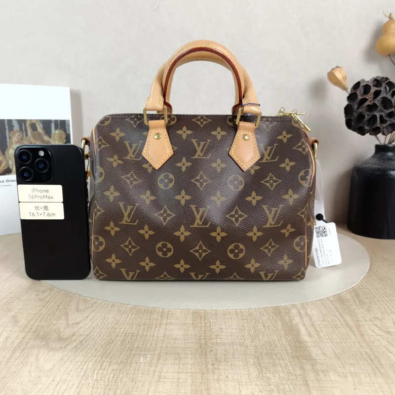 Louis Vuitton Crossbody Bag Speedy25Shoulder Strap Edition-Monogram PVC Medium25 × 15 × 19 cm — cover view 4 of 6