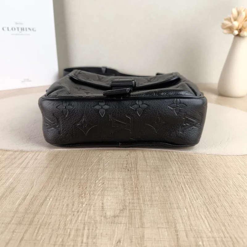 Louis Vuitton Crossbody Bag Getaway Messenger Bag Black Calfskin One Size 18 × 7.8 × 17 cm — cover view 4 of 5