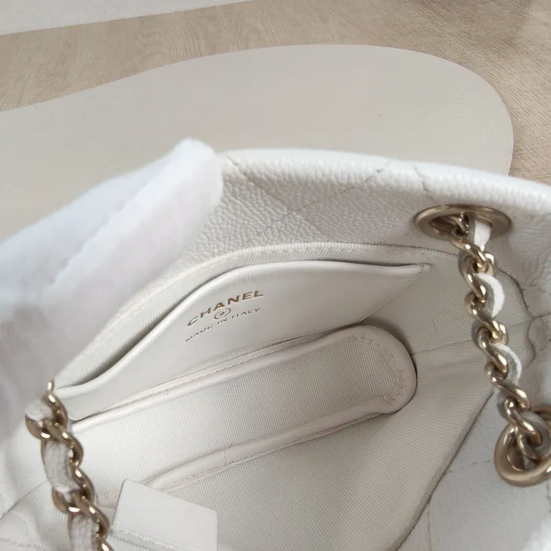 Chanel Shoulder Bag mini tote White Grained Calfskin 15 × 4 × 10 cm — detail view 4 of 10