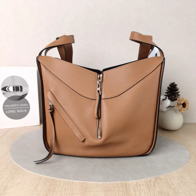 LOEWE Crossbody Bag Hammock Brown Calfskin Medium29 × 14 × 32 cm