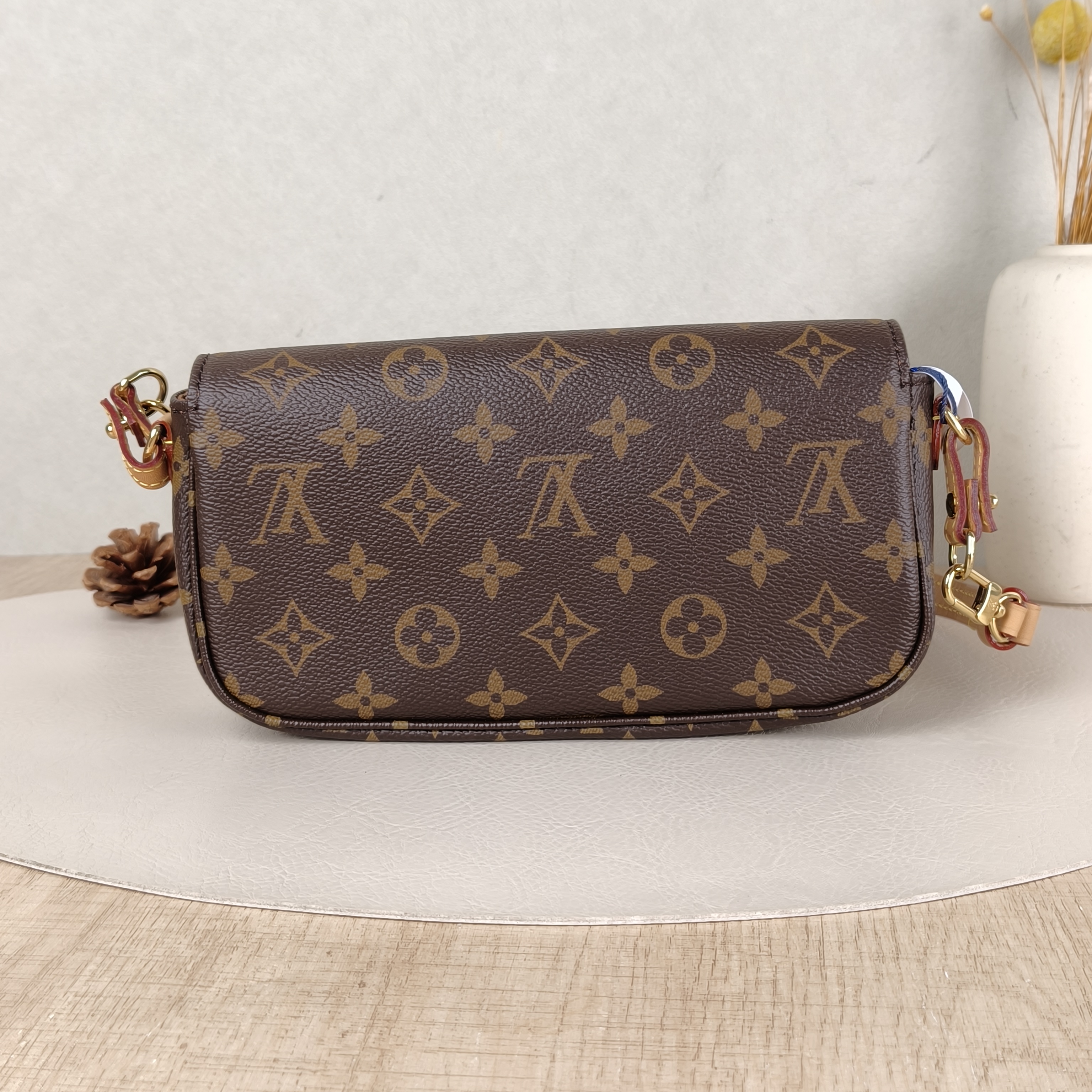 Louis Vuitton Crossbody Bag IVY Monogram PVC Small23.5 × 4.3 × 12 cm — cover view 2 of 5