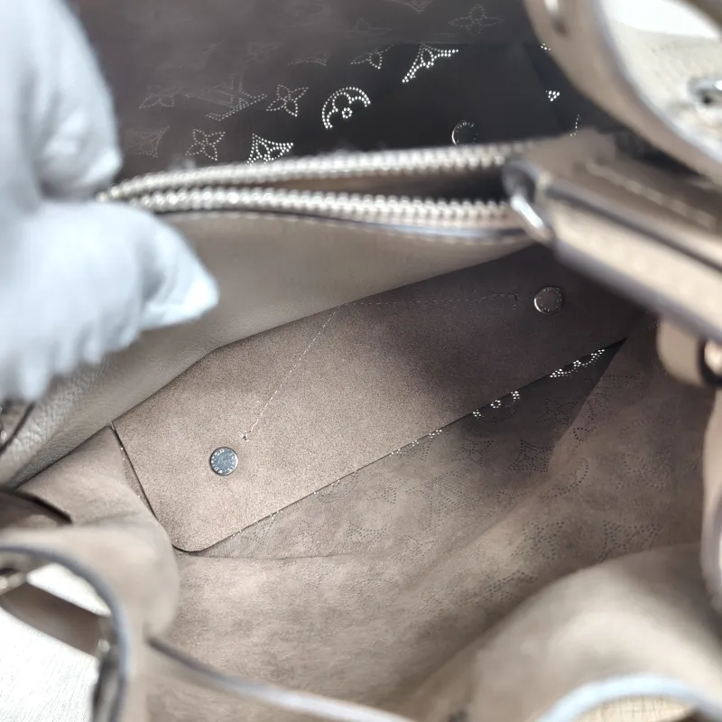 Louis Vuitton Shoulder Bag Muria Grey Calfskin One Size 26 × 14 × 26 cm — detail view 9 of 11