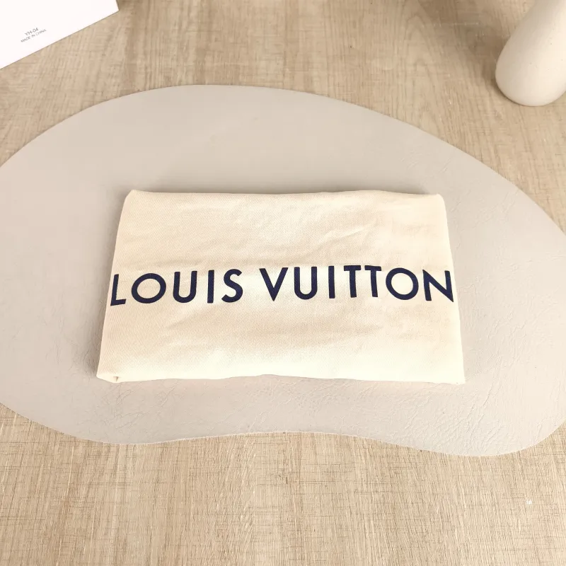Louis Vuitton Crossbody Bag BELLA Blue Calfskin 22 × 14 × 20 cm — detail view 6 of 10