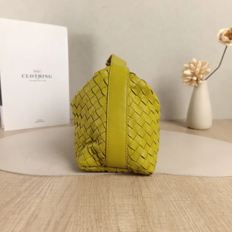 Bottega Veneta Top Handle Bag Wallace Woven Vanity Case Bag Green Calfskin Medium20 × 9.5 × 13 cm — detail view 10 of 11