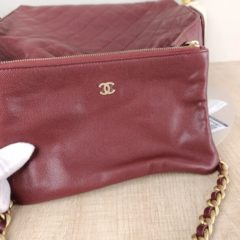 Chanel Shoulder Bag 25Bag Red Grained Calfskin Medium 30 × 15 × 40 cm — detail view 10 of 14