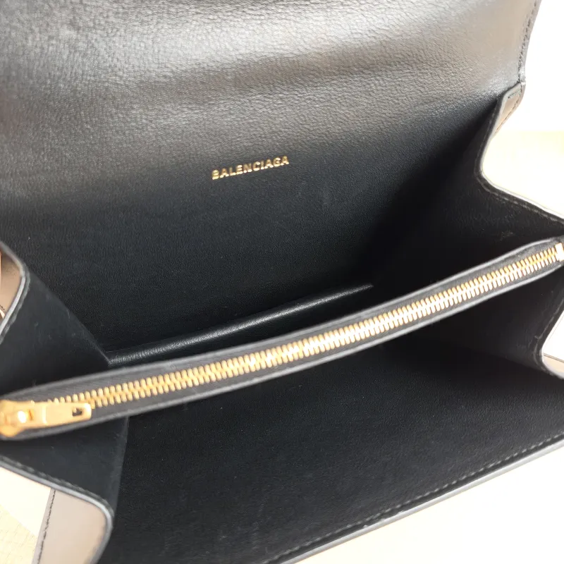 BALENCIAGA Crossbody Bag Crossbody Bag Black Calfskin 19.5 × 8 × 16 cm — detail view 9 of 11