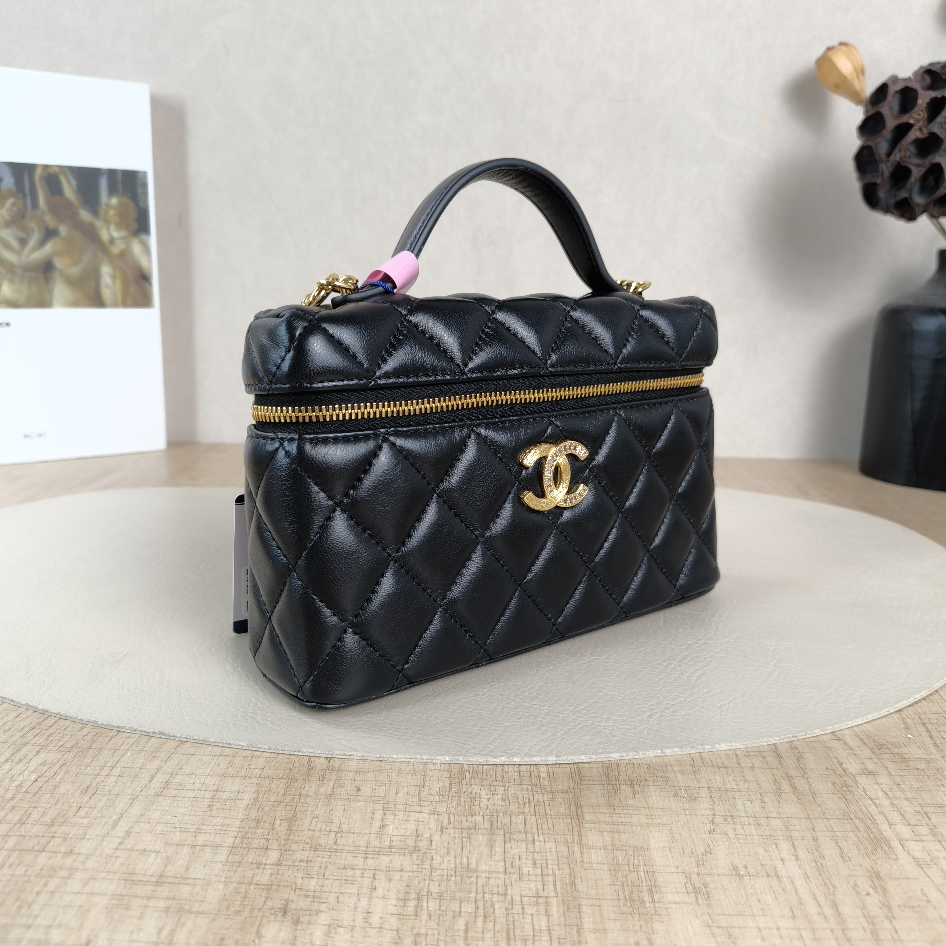 Chanel Crossbody Bag lp Box Bag Black Lambskin One Size19.5 × 5 × 17 cm — cover view 2 of 5