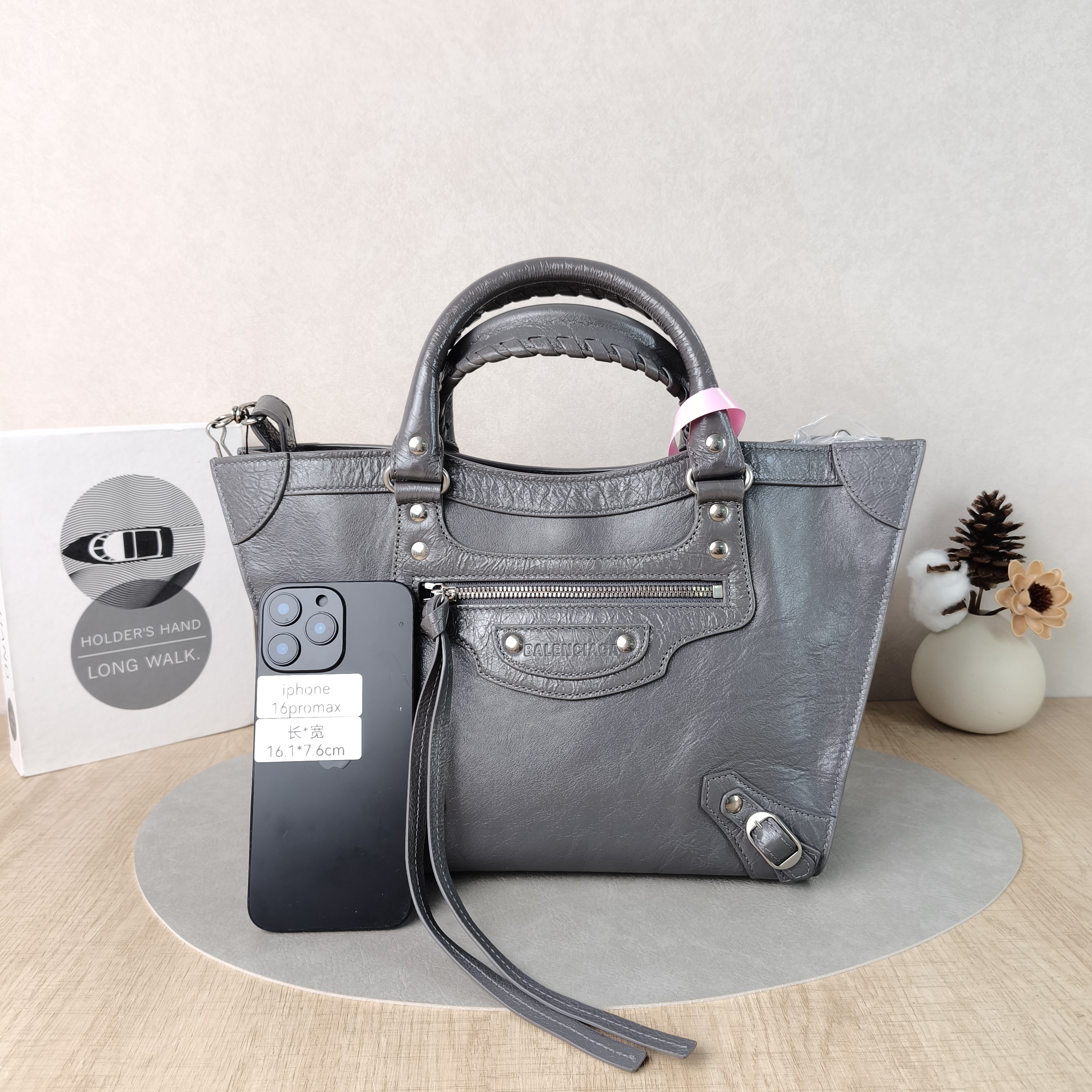 BALENCIAGA Top Handle Bag Neo Classic Tote Bag Grey Waxed Leather Medium37 × 14 × 24 cm — cover view 3 of 5