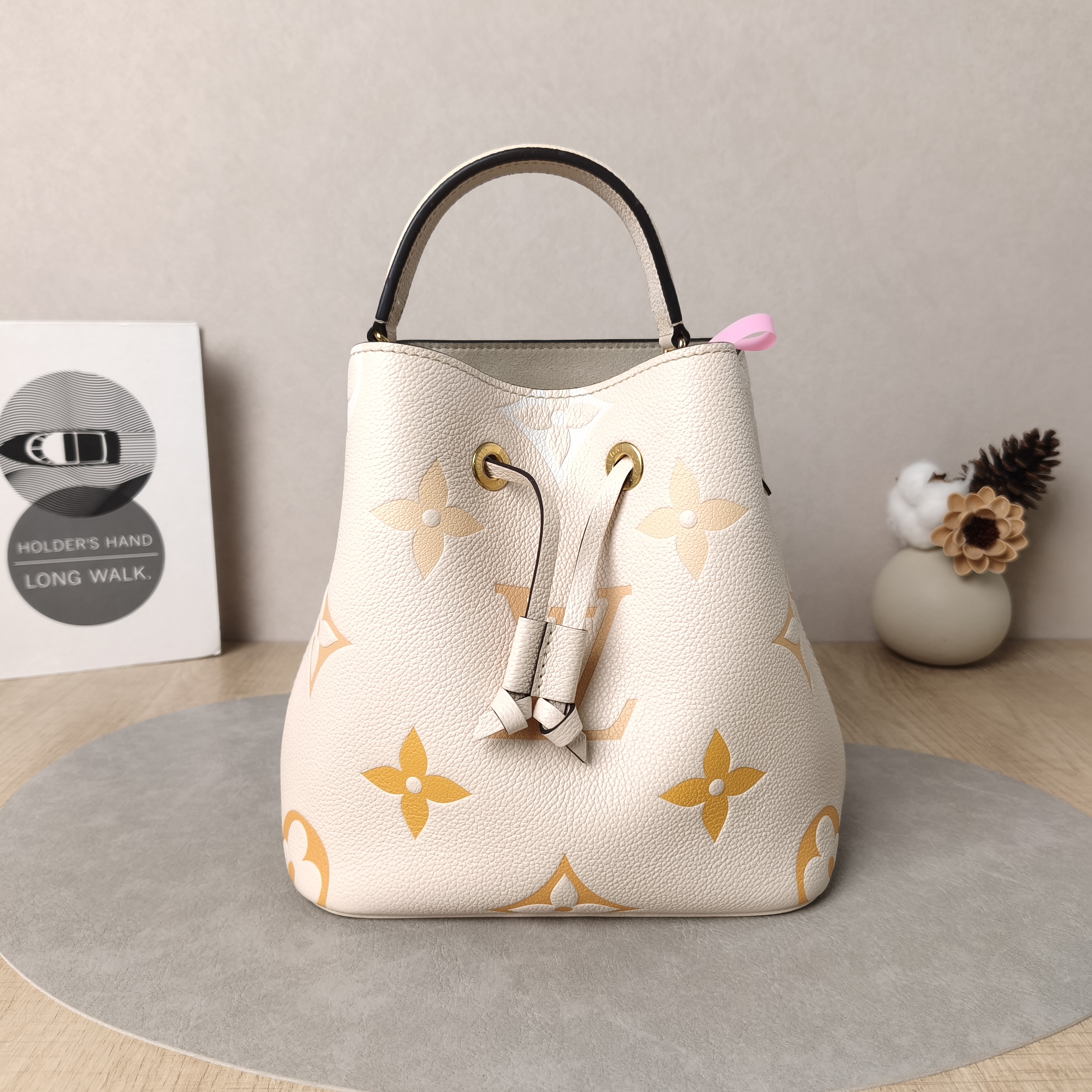 Louis Vuitton Crossbody Bag NÉONOÉ Bucket Bag BB Empreinte Embossed Calfskin BB20 × 13 × 20 cm