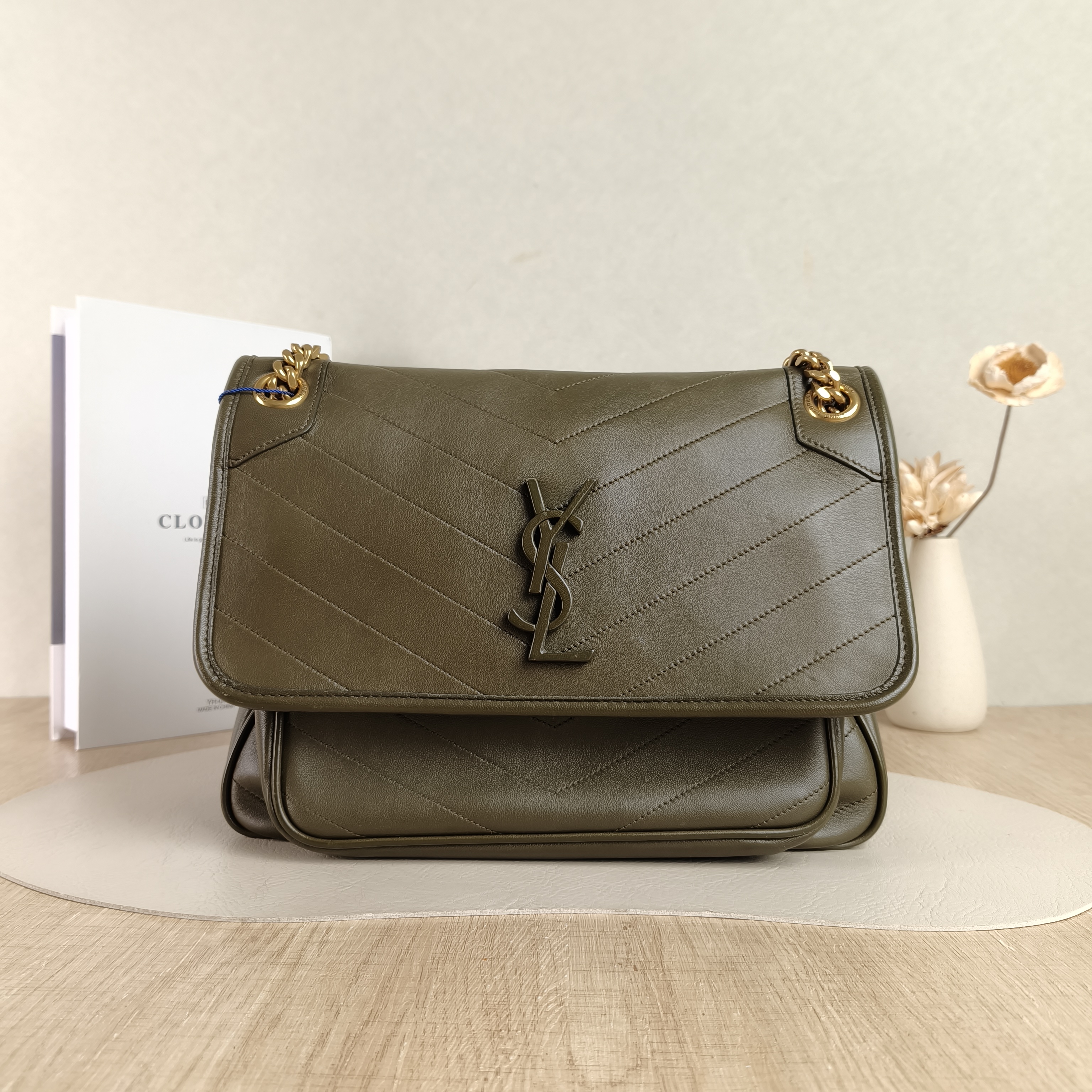 SAINT LAURENT Crossbody Bag Niki D Lambskin Medium28 × 8.5 × 20 cm