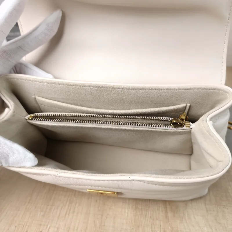 Louis Vuitton Crossbody Bag New Wave Hold Me Top Handle Bag White Calfskin One Size 23 × 10 × 15 cm — detail view 3 of 13