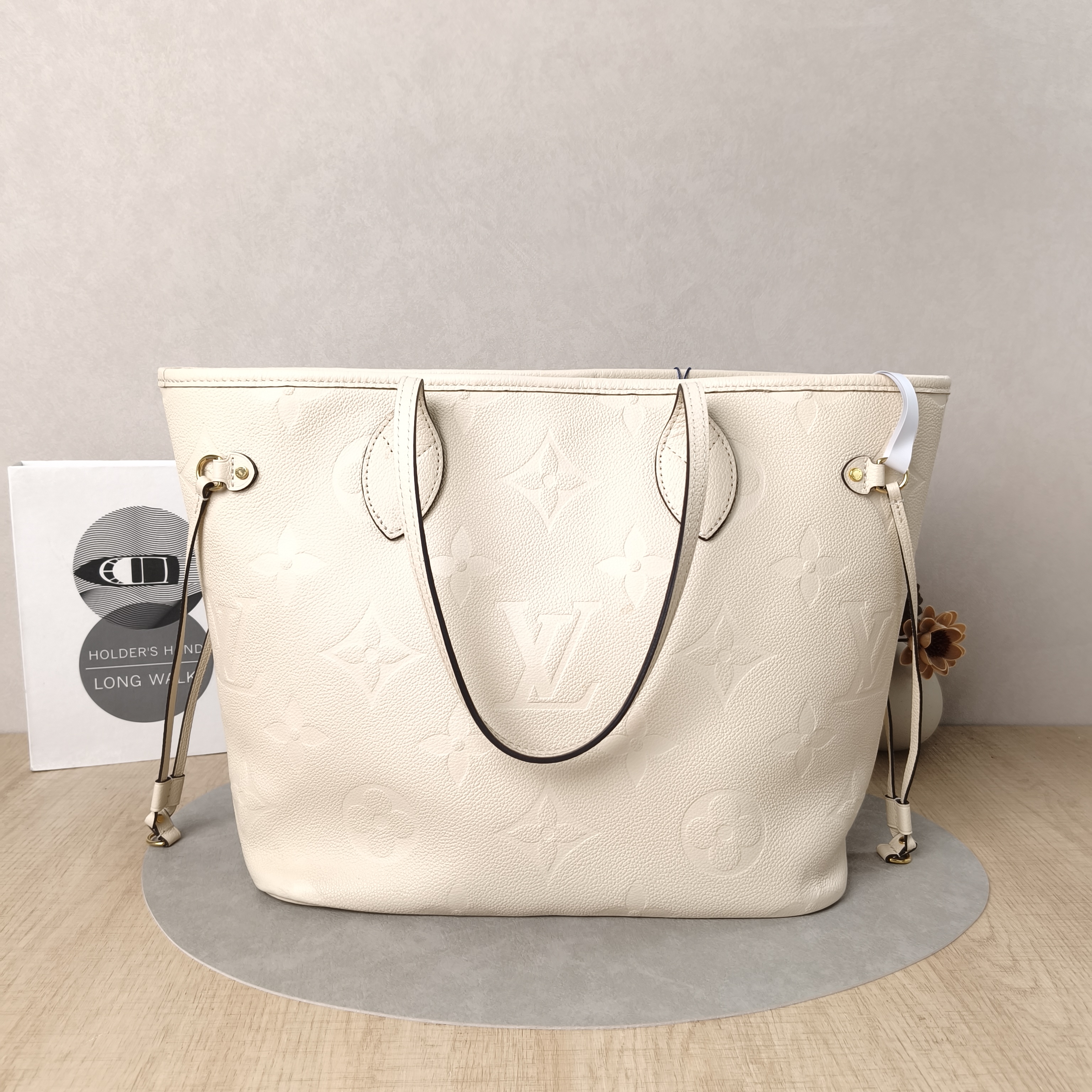 Louis Vuitton Shoulder Bag Neverfull White Empreinte Embossed Calfskin Monogram Medium31 × 14 × 28 cm — cover view 2 of 5