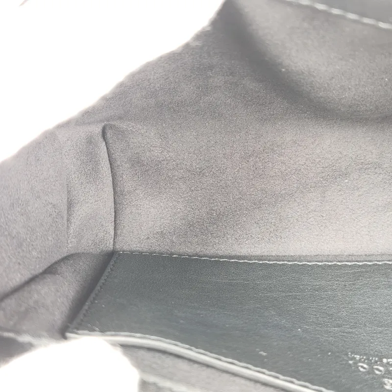 GUCCI Crossbody Bag GG Marmont Small Marmont So Black 22 Black Patent Leather Small 22 × 6 × 13 cm — detail view 8 of 13