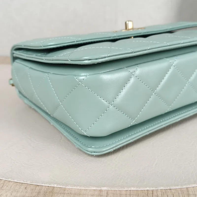Chanel Crossbody Bag Green Calfskin One Size 22 × 7 × 16 cm — detail view 12 of 14