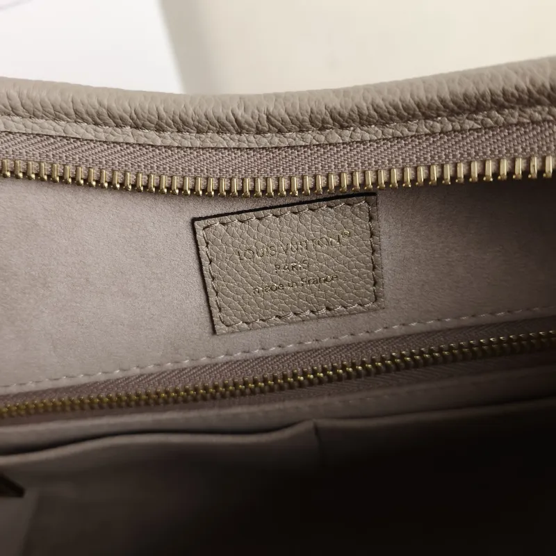 Louis Vuitton Crossbody Bag Carryall Calfskin Small 29.5 × 12 × 24 cm — detail view 9 of 14