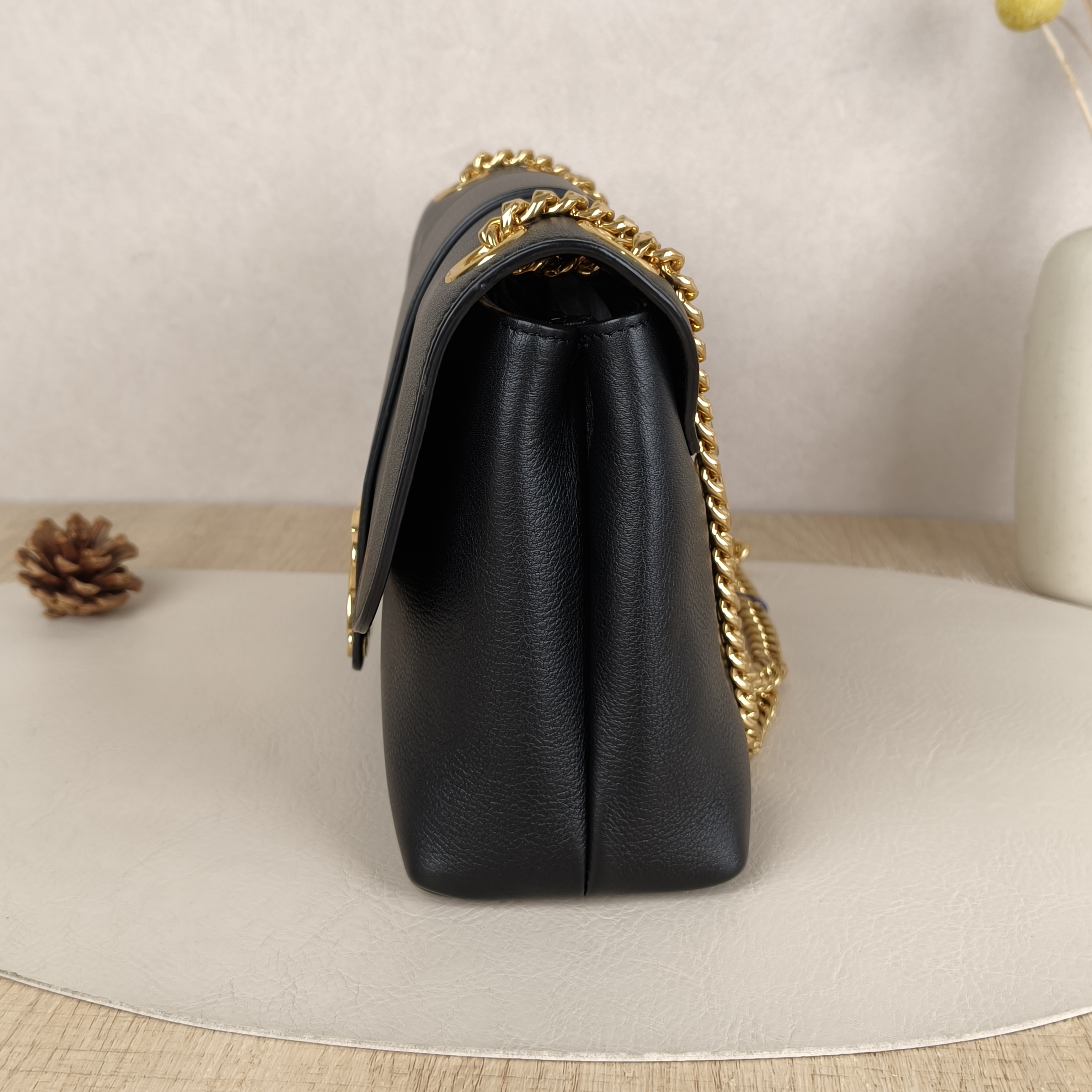 CELINE Crossbody Bag Victoire Chain Bag Black Calfskin Medium25 × 8 × 15 cm — cover view 6 of 8