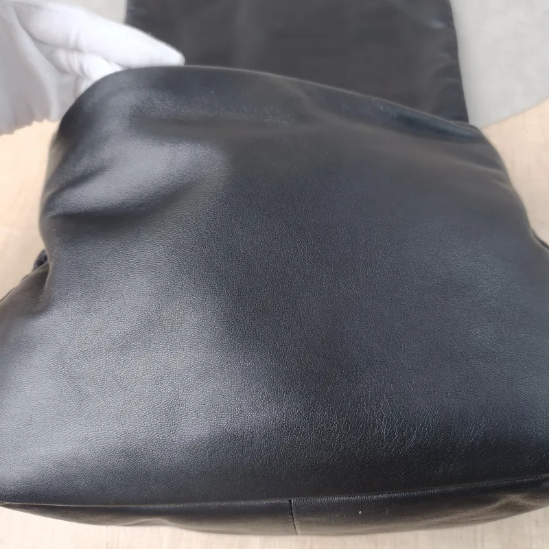 SAINT LAURENT Crossbody Bag Jamie 4.3 Chain Bag Black SL ambskin Medium 29 × 9.5 × 21 cm — detail view 4 of 13