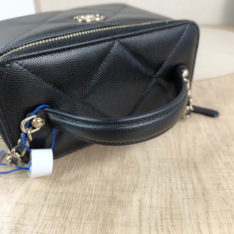 Chanel Crossbody Bag Edition Black Grained Calfskin Mini 16 × 8 × 9.5 cm — detail view 10 of 12