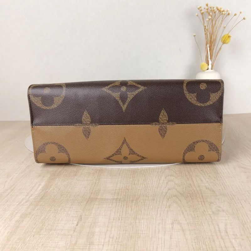 Louis Vuitton Shoulder Bag Onthego Medium Monogram PVC Medium35 × 14 × 27 cm — cover view 2 of 5