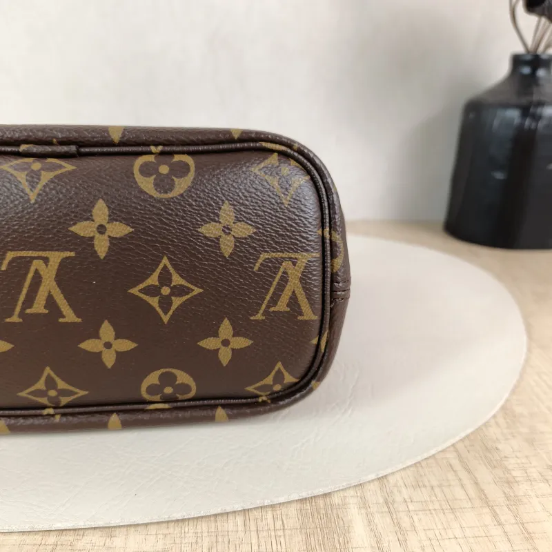 Louis Vuitton Crossbody Bag NEVERFULL INSIDE OUT BB PVC · Calfskin BB 26.5 × 11 × 16.5 cm — detail view 8 of 12