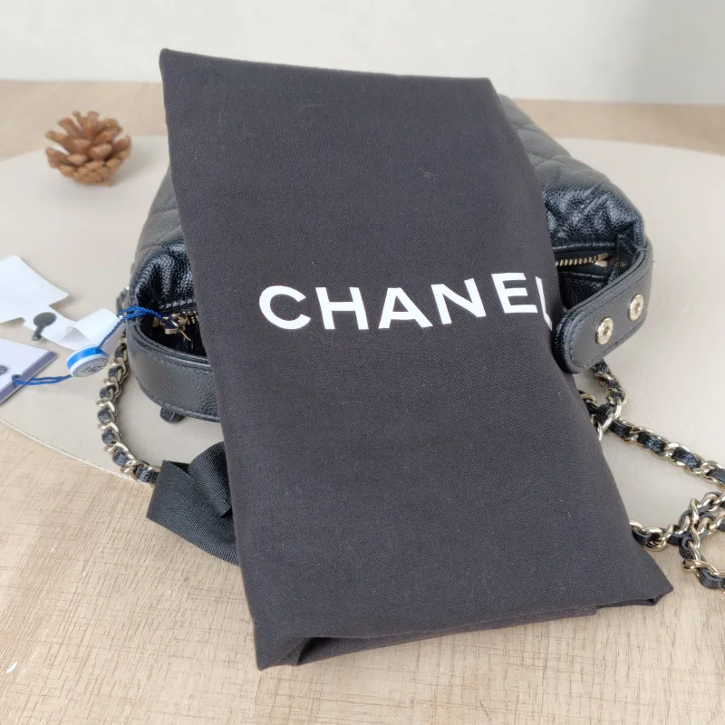 Chanel Crossbody Bag Crossbody Bag Black Grained Calfskin One Size21.5 × 7.5 × 19 cm — detail view 3 of 15