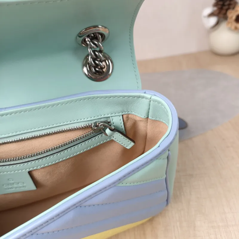 GUCCI Crossbody Bag GG Marmont Medium Marmont 26 Calfskin Medium26 × 7 × 15 cm — detail view 3 of 18
